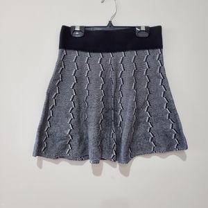 BNWOT Aritzia Talula thicker knit geometric black and white zig zag pattern xs